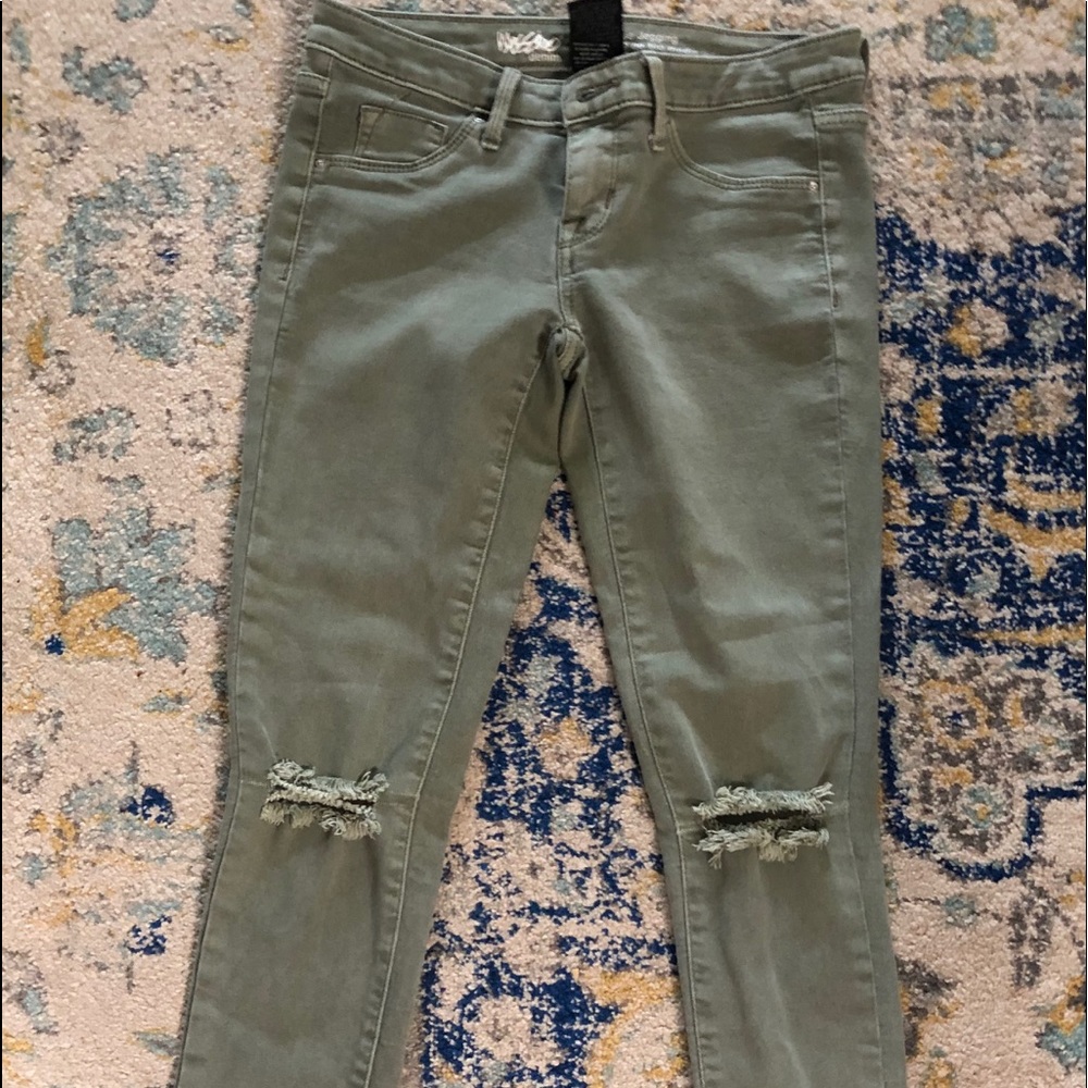 very cute green jeans!!